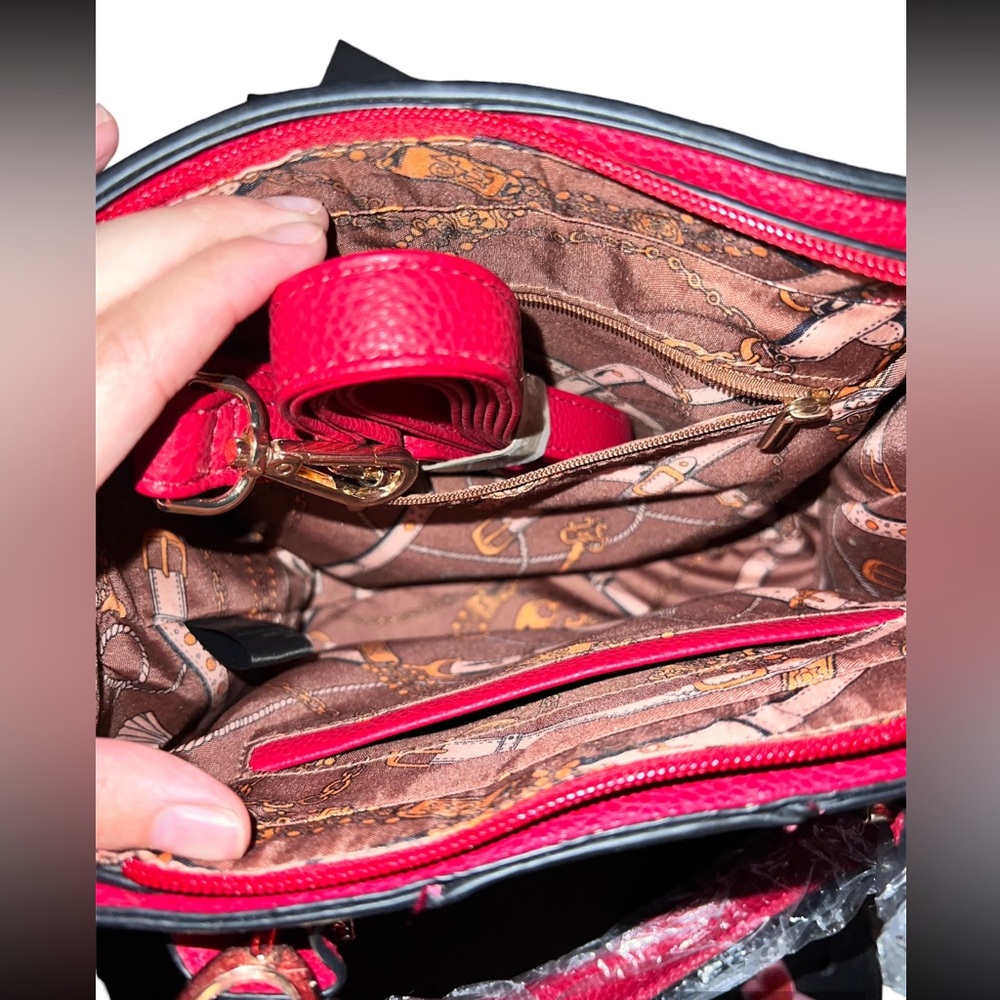 Red purse - Picture 4 of 4